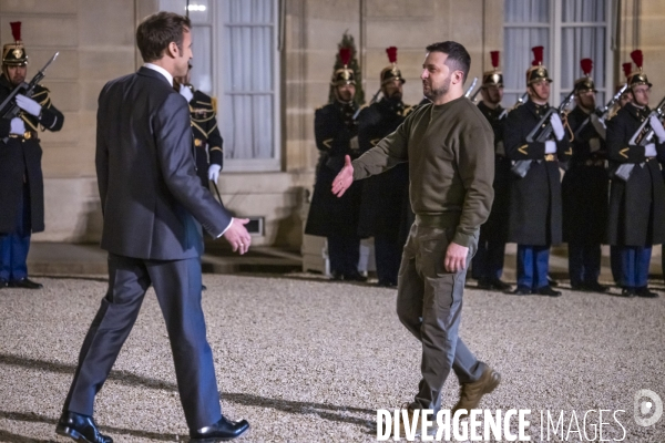 Emmanuel Macron reçoit Volodymyr Zelensky et Olaf Scholz