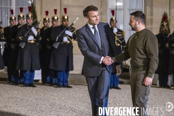 Emmanuel Macron reçoit Volodymyr Zelensky et Olaf Scholz
