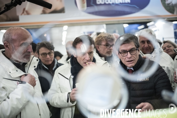 Emmanuel Macron visite le marché de Rungis.
