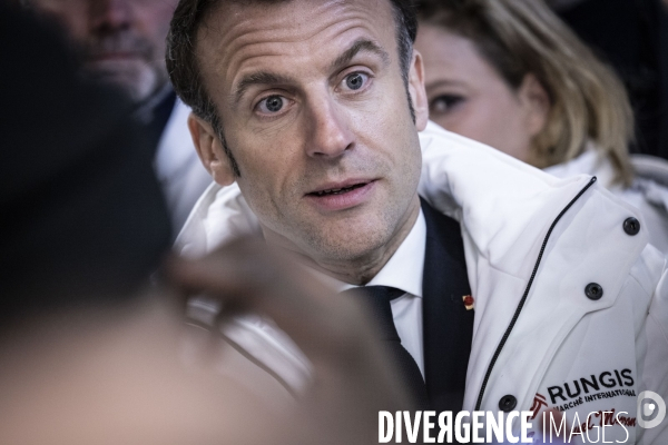 Emmanuel Macron visite le marché de Rungis.