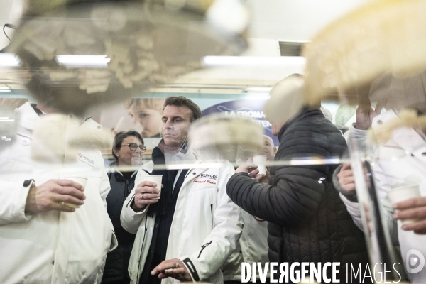 Emmanuel Macron visite le marché de Rungis.