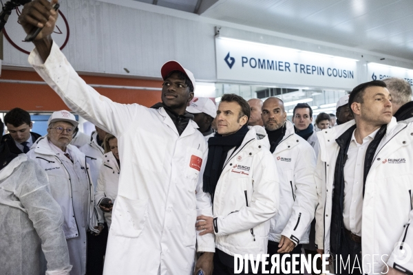 Emmanuel Macron visite le marché de Rungis.