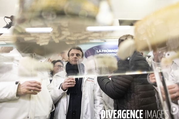 Emmanuel Macron visite le marché de Rungis.