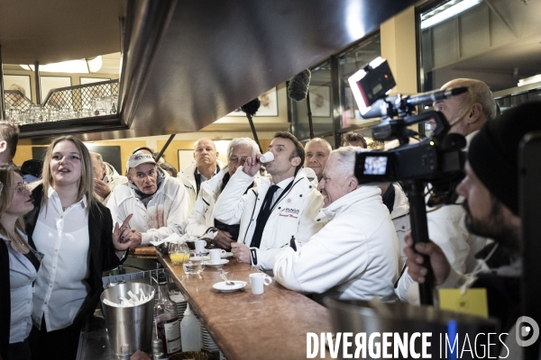 Emmanuel Macron visite le marché de Rungis.