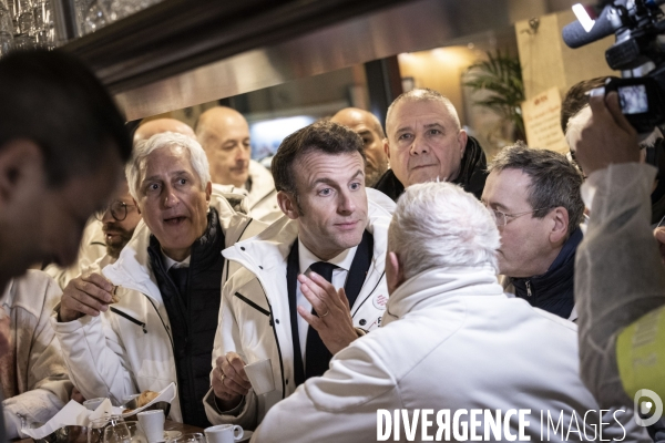 Emmanuel Macron visite le marché de Rungis.