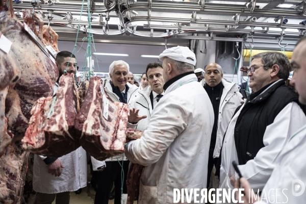 Emmanuel Macron visite le marché de Rungis.