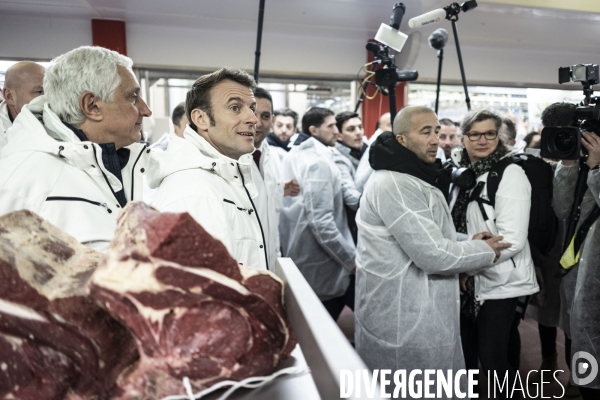 Emmanuel Macron visite le marché de Rungis.