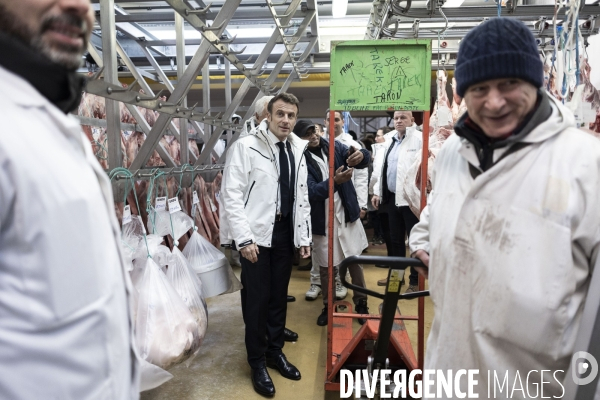 Emmanuel Macron visite le marché de Rungis.