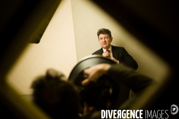 Jean-Luc Mélenchon à la rencontre des habitantes du foyer internationale des travailleuses, Paris, 06/02/2012