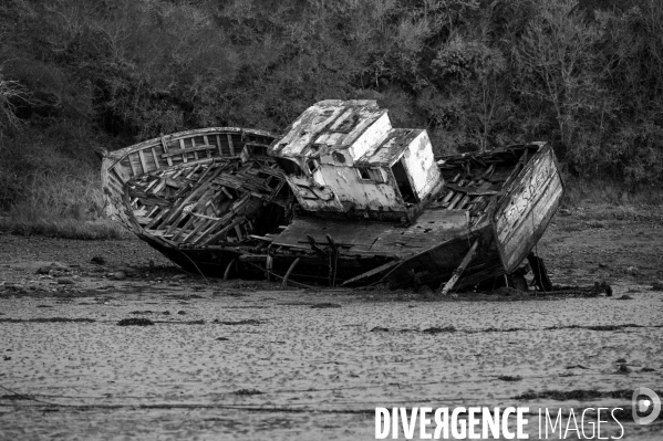 Cimetière de bâteaux sur La Rance