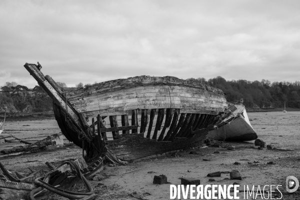 Cimetière de bâteaux sur La Rance