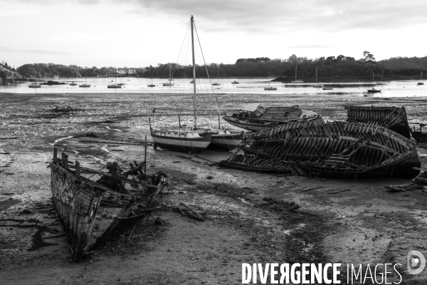 Cimetière de bâteaux sur La Rance