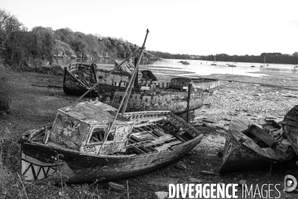 Cimetière de bâteaux sur La Rance