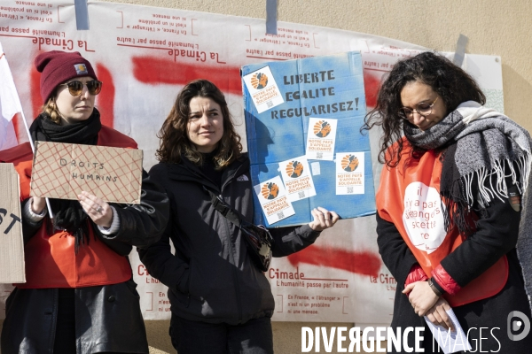 La Cimade - Manifestation devant le CRA du Mesnil-Amelot