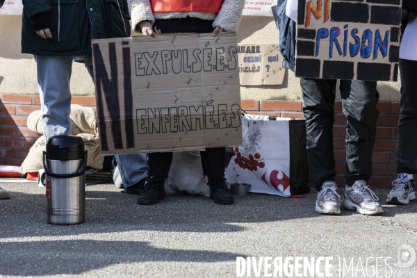 La Cimade - Manifestation devant le CRA du Mesnil-Amelot
