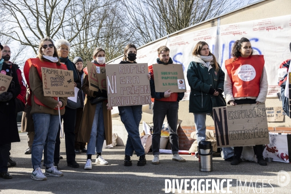 La Cimade - Manifestation devant le CRA du Mesnil-Amelot