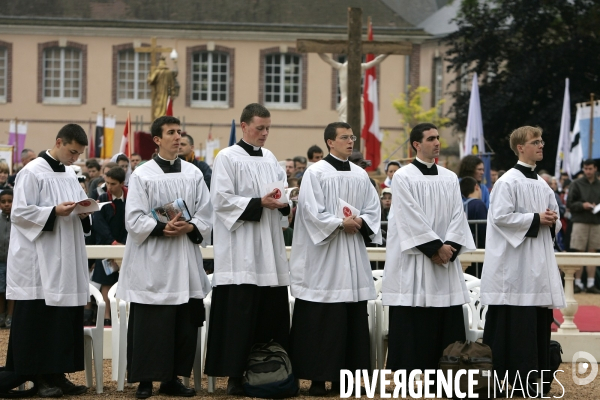 Pélerinage de Pentecôte des catholiques traditionalistes de la Fraternité Saint Pie X