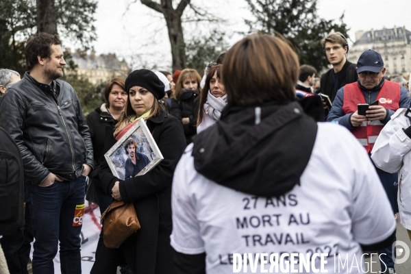 Rassemblement  Stop à la mort au travail 