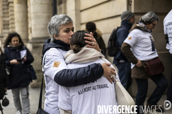 Rassemblement  Stop à la mort au travail 