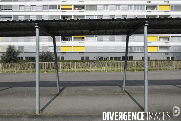 Cour de récréation du collège Grand Parc dans l académie de Bordeaux.