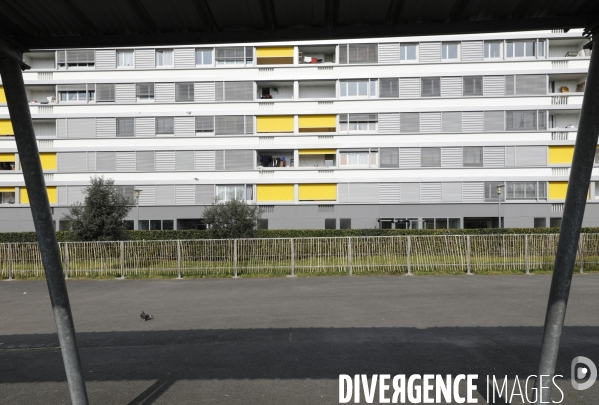 Cour de récréation du collège Grand Parc dans l académie de Bordeaux.