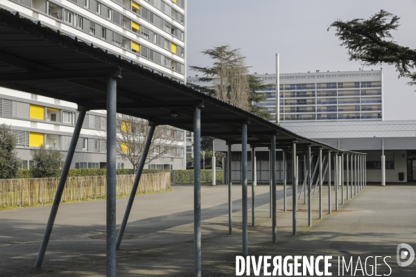 Cour de récréation du collège Grand Parc dans l académie de Bordeaux.