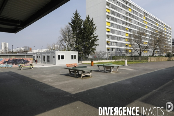 Cour de récréation du collège Grand Parc dans l académie de Bordeaux.