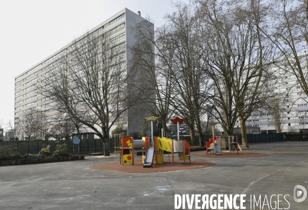 Cour de récréation du collège Grand Parc dans l académie de Bordeaux.