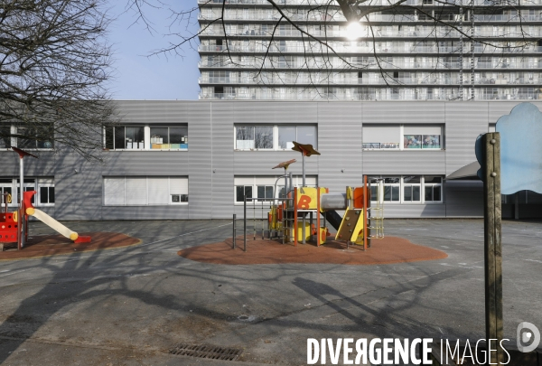 Cour de récréation du collège Grand Parc dans l académie de Bordeaux.