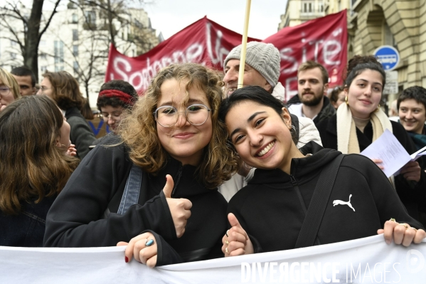 La jeunesse et les professeurs à la MANIFESTATION CONTRE LA REFORME DES RETRAITES, PARIS le 07/03/2023, 6e journée de mobilisation