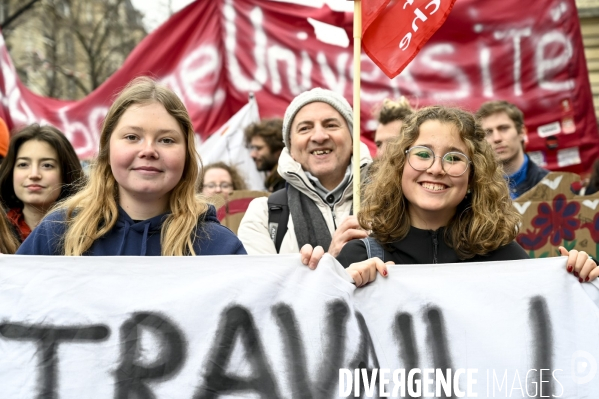 La jeunesse et les professeurs à la MANIFESTATION CONTRE LA REFORME DES RETRAITES, PARIS le 07/03/2023, 6e journée de mobilisation