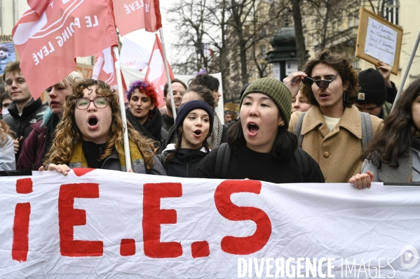 La jeunesse et les professeurs à la MANIFESTATION CONTRE LA REFORME DES RETRAITES, PARIS le 07/03/2023, 6e journée de mobilisation