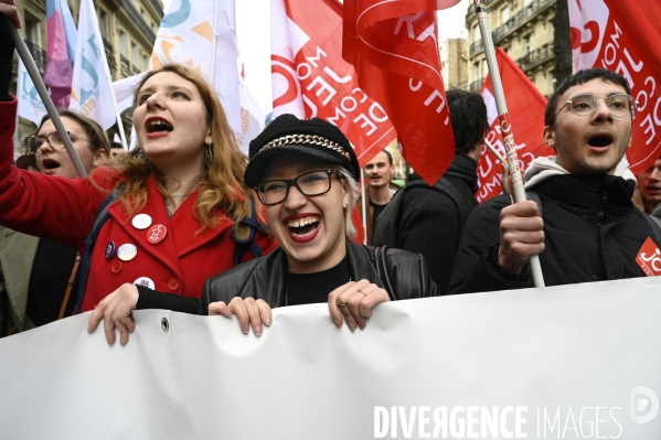 La jeunesse et les professeurs à la MANIFESTATION CONTRE LA REFORME DES RETRAITES, PARIS le 07/03/2023, 6e journée de mobilisation