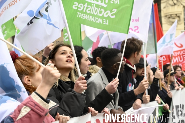 La jeunesse et les professeurs à la MANIFESTATION CONTRE LA REFORME DES RETRAITES, PARIS le 07/03/2023, 6e journée de mobilisation