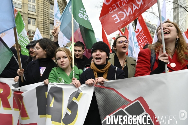 La jeunesse et les professeurs à la MANIFESTATION CONTRE LA REFORME DES RETRAITES, PARIS le 07/03/2023, 6e journée de mobilisation