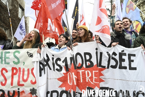 La jeunesse et les professeurs à la MANIFESTATION CONTRE LA REFORME DES RETRAITES, PARIS le 07/03/2023, 6e journée de mobilisation