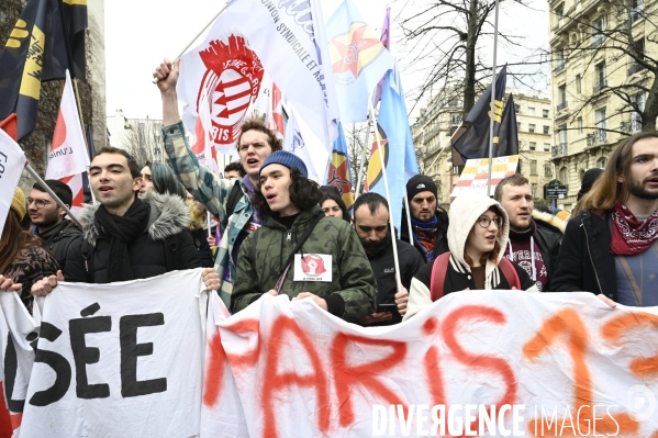 La jeunesse et les professeurs à la MANIFESTATION CONTRE LA REFORME DES RETRAITES, PARIS le 07/03/2023, 6e journée de mobilisation