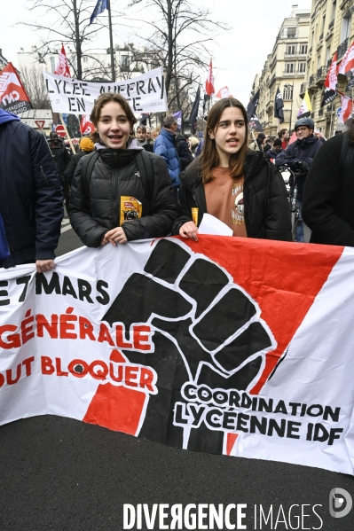 La jeunesse et les professeurs à la MANIFESTATION CONTRE LA REFORME DES RETRAITES, PARIS le 07/03/2023, 6e journée de mobilisation