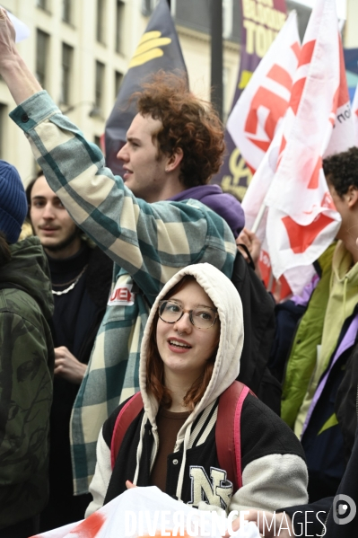 La jeunesse et les professeurs à la MANIFESTATION CONTRE LA REFORME DES RETRAITES, PARIS le 07/03/2023, 6e journée de mobilisation