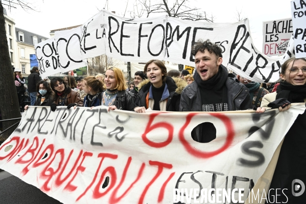 La jeunesse et les professeurs à la MANIFESTATION CONTRE LA REFORME DES RETRAITES, PARIS le 07/03/2023, 6e journée de mobilisation