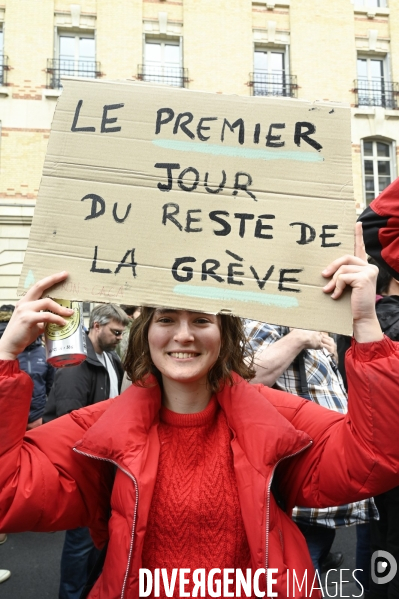 La jeunesse et les professeurs à la MANIFESTATION CONTRE LA REFORME DES RETRAITES, PARIS le 07/03/2023, 6e journée de mobilisation