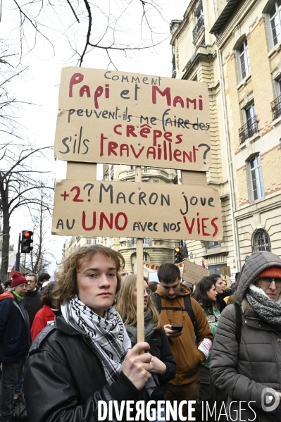 La jeunesse et les professeurs à la MANIFESTATION CONTRE LA REFORME DES RETRAITES, PARIS le 07/03/2023, 6e journée de mobilisation