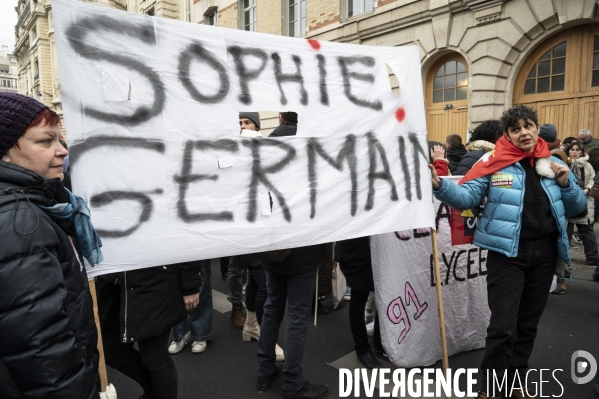 La jeunesse et les professeurs à la MANIFESTATION CONTRE LA REFORME DES RETRAITES, PARIS le 07/03/2023, 6e journée de mobilisation