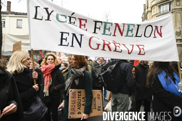 La jeunesse et les professeurs à la MANIFESTATION CONTRE LA REFORME DES RETRAITES, PARIS le 07/03/2023, 6e journée de mobilisation