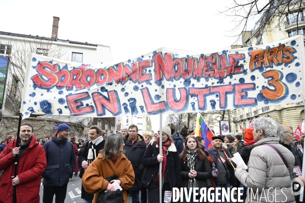 La jeunesse et les professeurs à la MANIFESTATION CONTRE LA REFORME DES RETRAITES, PARIS le 07/03/2023, 6e journée de mobilisation