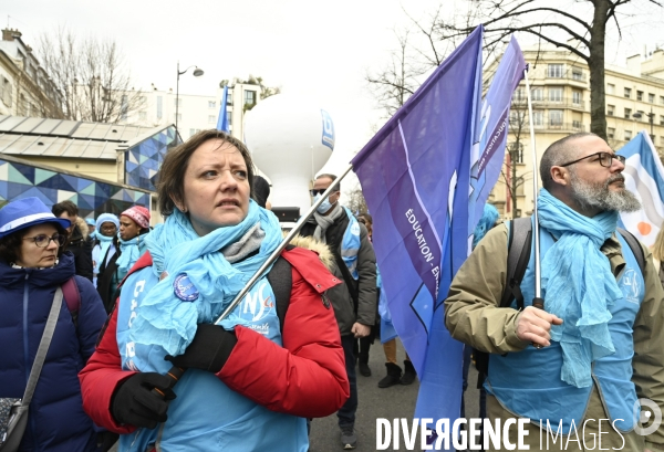 La jeunesse et les professeurs à la MANIFESTATION CONTRE LA REFORME DES RETRAITES, PARIS le 07/03/2023, 6e journée de mobilisation