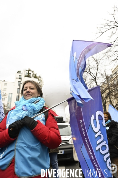 La jeunesse et les professeurs à la MANIFESTATION CONTRE LA REFORME DES RETRAITES, PARIS le 07/03/2023, 6e journée de mobilisation