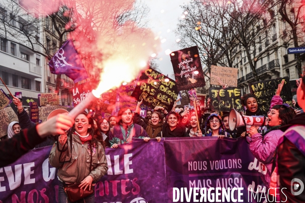 Manifestation contre les retraites et pour les droits des femmes