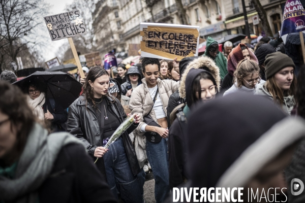Manifestation à l appel des organisations féministes