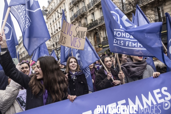 Manifestation à l appel des organisations féministes